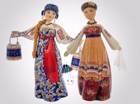 Деревянные куклы в народных костюмах