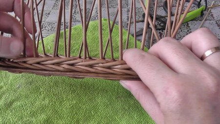 Плетение косы из газетных трубочек
