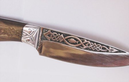 Орнамент на лезвии ножа