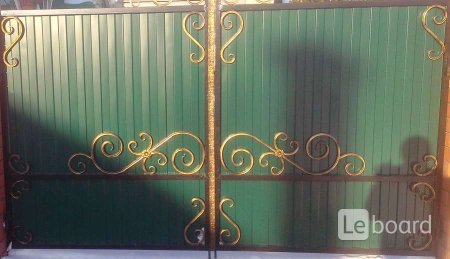 Ворота с элементами ковки