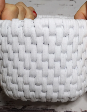 Вязаная корзина ротанг