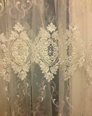 Тюль с золотыми узорами