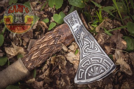 Секира Перуна свастика