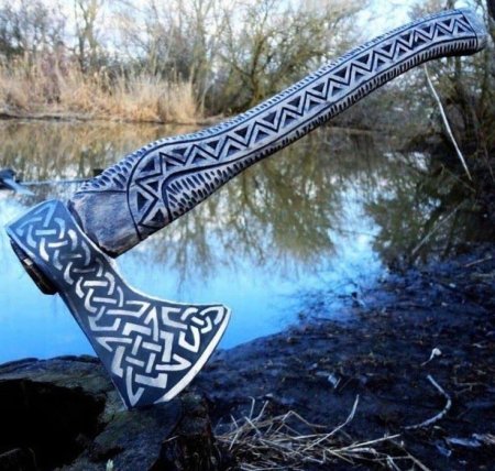 Топор викинга топорище медведь