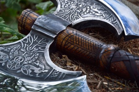 Орнаменты викингов на Топорах