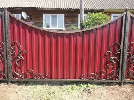 Орнамент на заборе