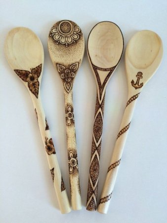 Выжигание на деревянной ложке