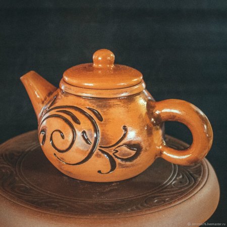 Чайник с орнаментом