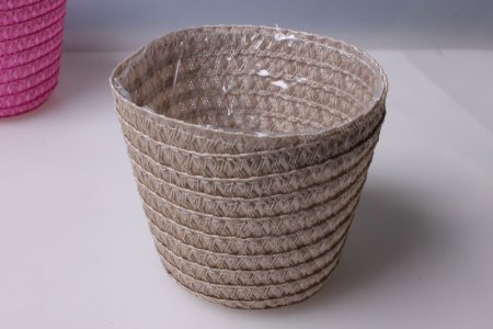 Плетение из ротанга кашпо