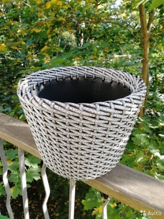 Плетение из ротанга кашпо