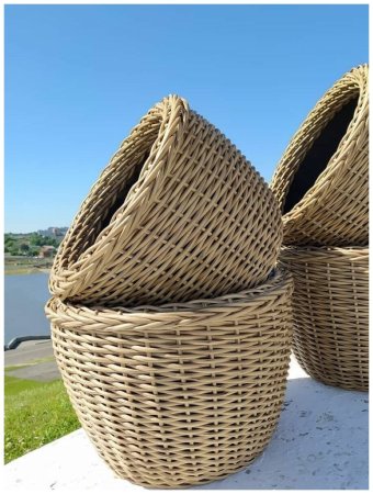 Плетение косички из ротанга на кашпо