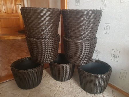 Кашпо из искусственного ротанга