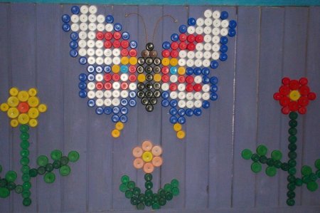 Мозаика из крышек от пластиковых бутылок