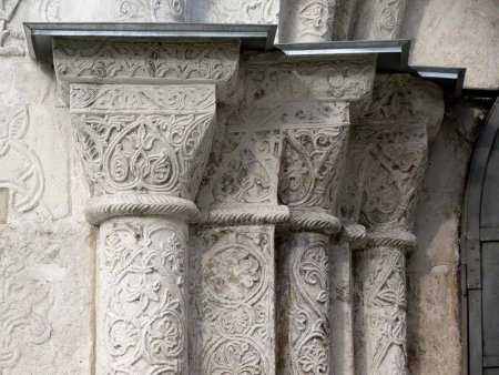 Капители Георгиевского собора в Юрьев польском