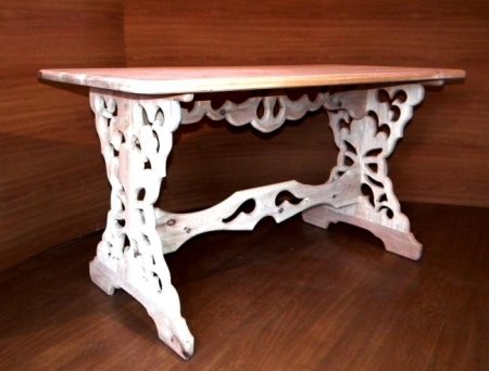Резной столик из фанеры