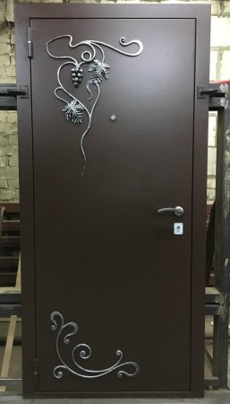 Украшение стальной двери