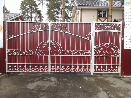 Ворота из профнастила с элементами