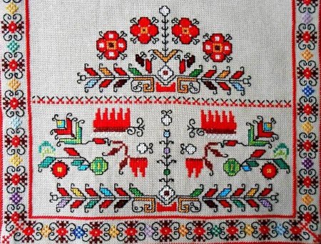 Вышивка крестом подушки орнамент