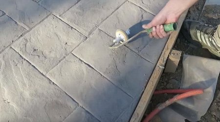 Имитация тротуарной плитки на бетоне