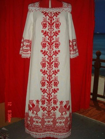 Русская народная вышивка на сарафане