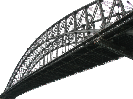 Металлический мост снизу