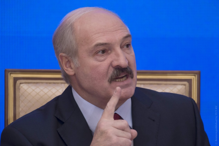 Лукашенко в маске