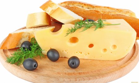 Кусок сыра на прозрачном фоне