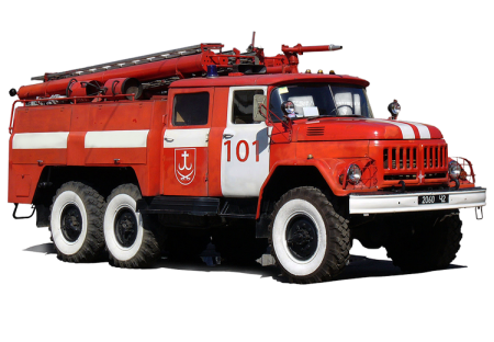 Пожарный автомобиль на белом фоне