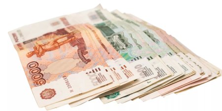 Пачка 100 долларовых купюр