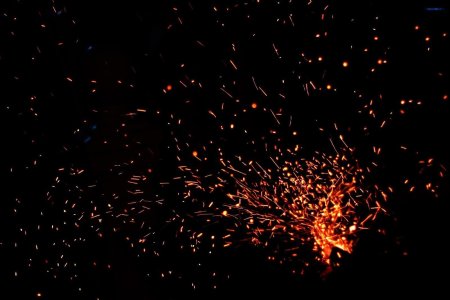 Искры от огня