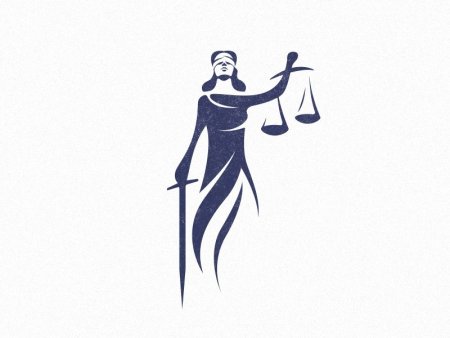 Женщина с весами правосудия