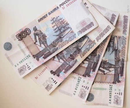 Купюры 500 и 1000 рублей