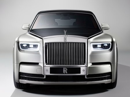 Rolls Royce на белом фоне