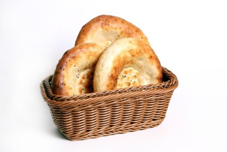 Лепешка на белом фоне
