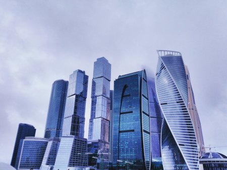 Москва на фоне Москва Сити