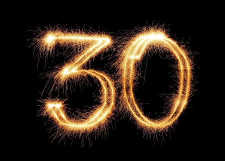 Цифра 30 на прозрачном фоне
