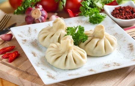 Хинкали с бульоном