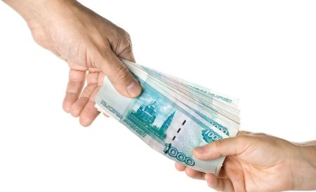 Веер денег в руках