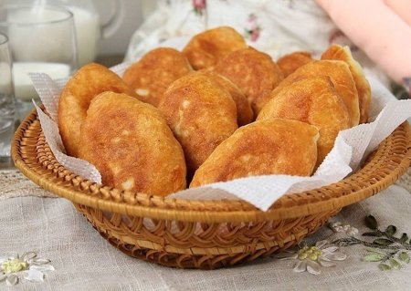 Пирожки на подносе