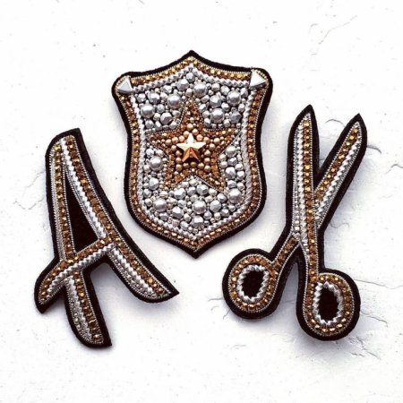Брошки из бисера буквы