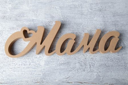 Слово мама из дерева
