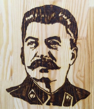 Сталин на черном фоне