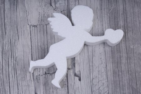 Фигурка ангела из пенопласта
