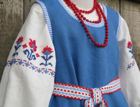 Народная вышивка на одежде