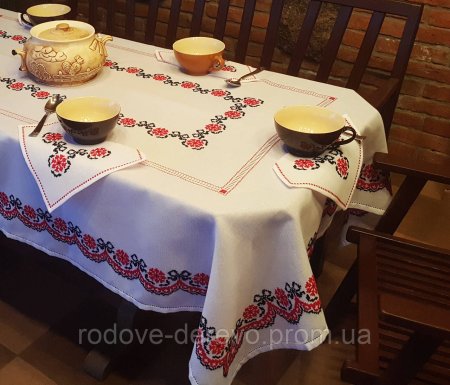 Вышитая скатерть