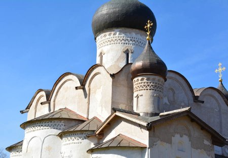 Изразцовый пояс Троицкого собора Пскова