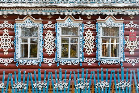 Дом с резными наличниками