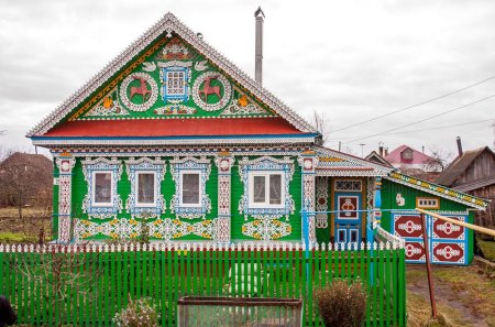 Пурех резной дом