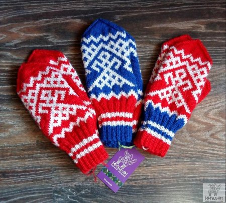 Варежки с северным орнаментом