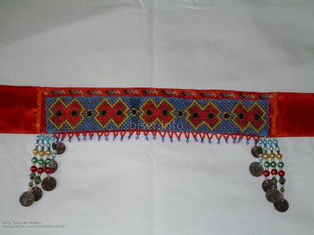 Колье из бисера с сутажной